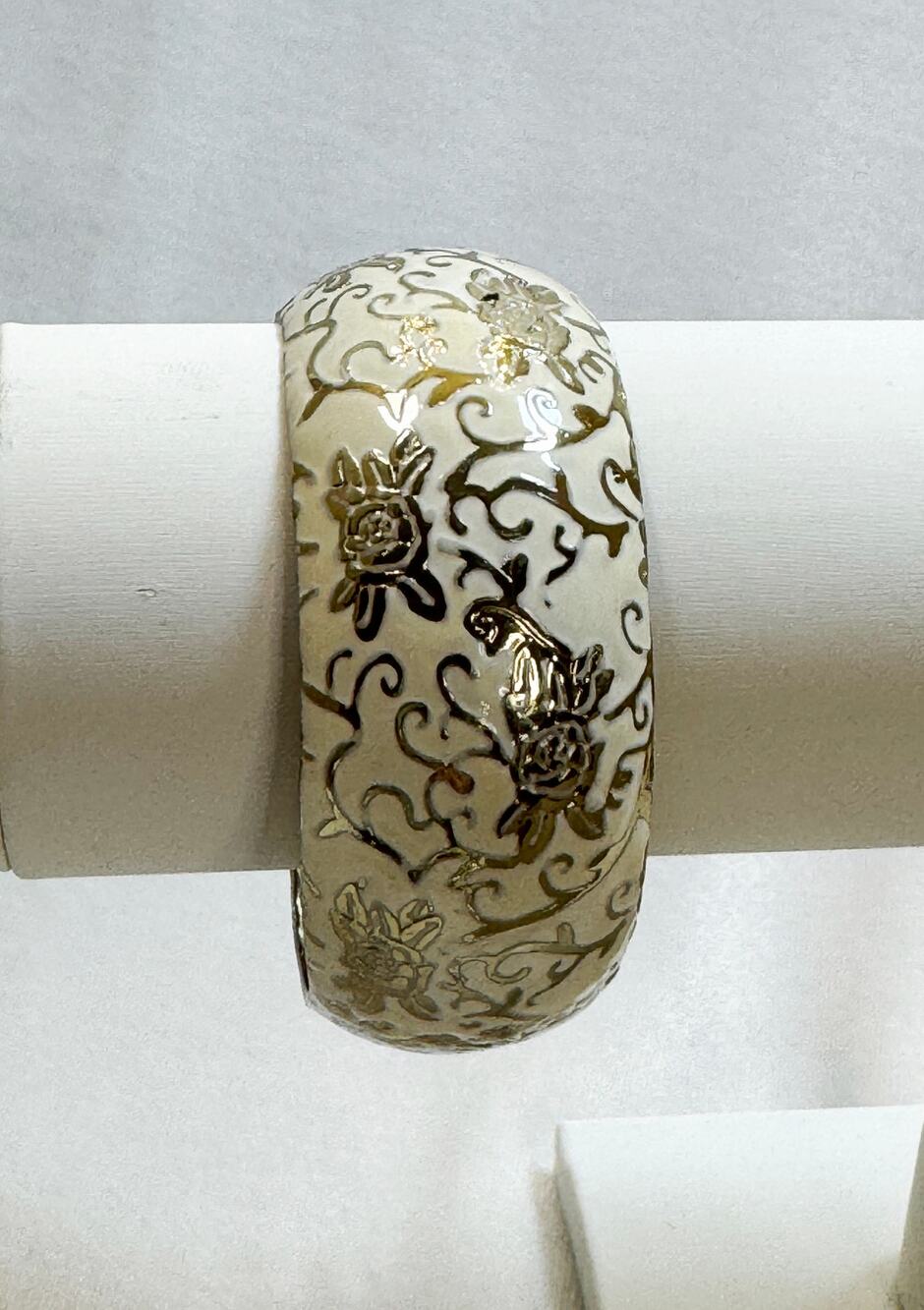 Vintage White Enamel Floral Bangle Bracelet Silver Tone Wide Hinged Cuff B085